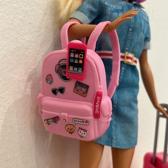Barbie travel doll with dog - Picture 3 of 6